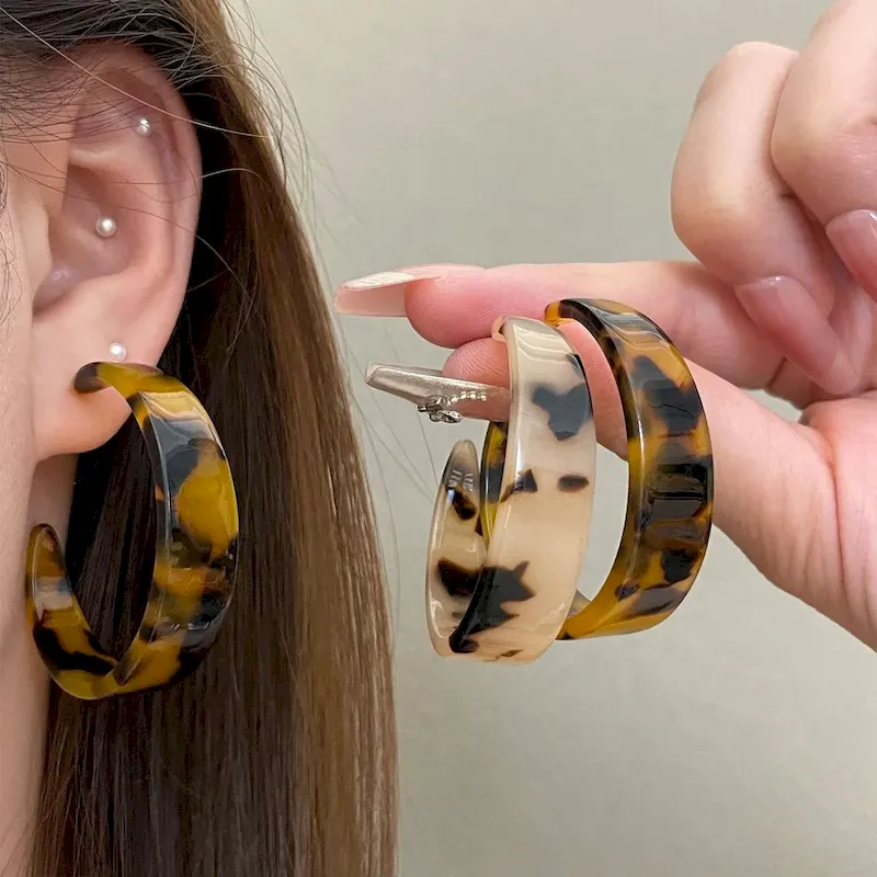 Wholesale Women Fashion Autumn And Winter Leopard C-Shaped Earrings