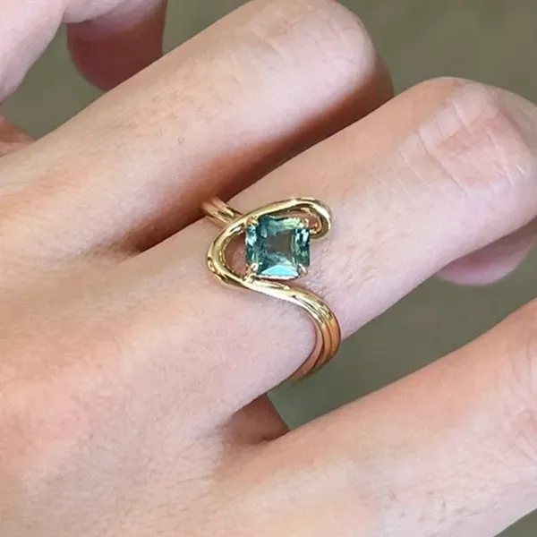 Wholesale Women Fashion Retro Simple Square Zircon Ring